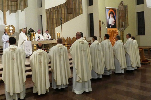 Nuncjusz apostolski abp Salvatore Pennacchio w parafii NSPJ w Kętach