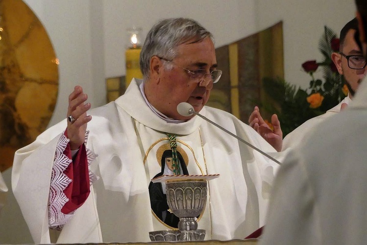 Nuncjusz apostolski abp Salvatore Pennacchio w parafii NSPJ w Kętach