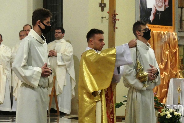 Nuncjusz apostolski abp Salvatore Pennacchio w parafii NSPJ w Kętach