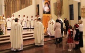 Nuncjusz apostolski abp Salvatore Pennacchio w parafii NSPJ w Kętach