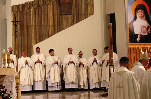 Nuncjusz apostolski abp Salvatore Pennacchio w parafii NSPJ w Kętach