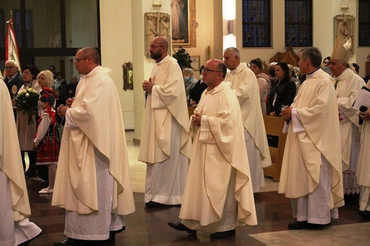 Nuncjusz apostolski abp Salvatore Pennacchio w parafii NSPJ w Kętach