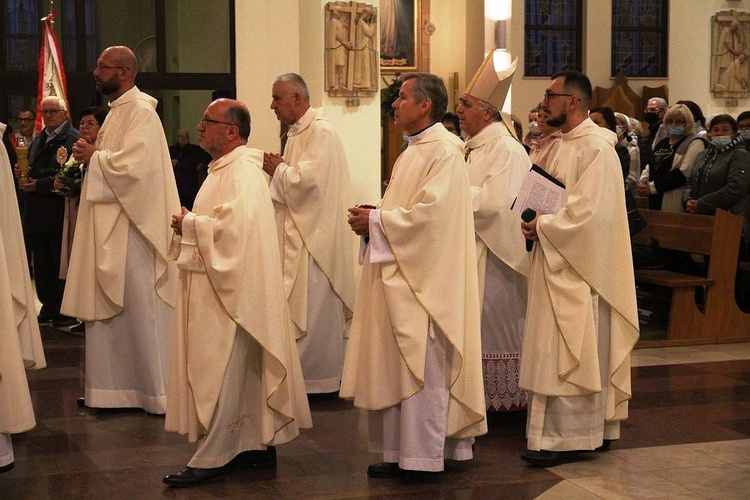 Nuncjusz apostolski abp Salvatore Pennacchio w parafii NSPJ w Kętach