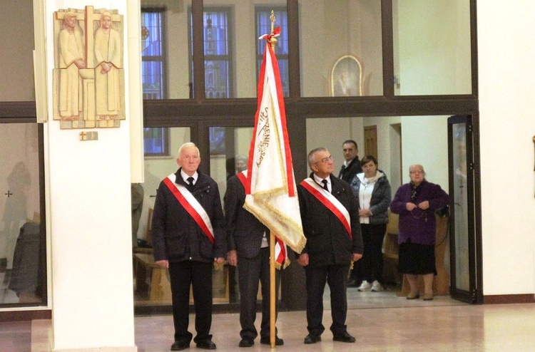 Nuncjusz apostolski abp Salvatore Pennacchio w parafii NSPJ w Kętach