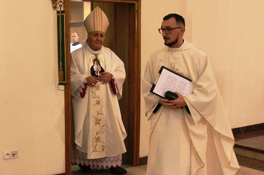 Nuncjusz apostolski abp Salvatore Pennacchio w parafii NSPJ w Kętach