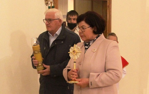 Nuncjusz apostolski abp Salvatore Pennacchio w parafii NSPJ w Kętach
