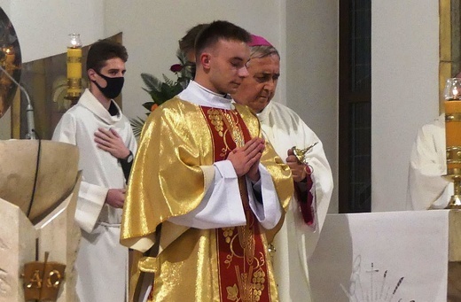 Nuncjusz apostolski abp Salvatore Pennacchio w parafii NSPJ w Kętach