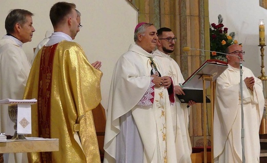 Nuncjusz apostolski abp Salvatore Pennacchio w parafii NSPJ w Kętach