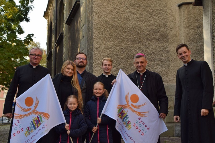 Bp Roman Pindel wraz z duszpasterzami i wiernymi zainaugurował drogę synodalną w diecezji bielsko-żywieckiej.