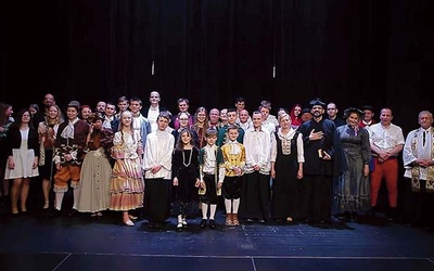 Aktorzy amatorzy  ze Skoczowa na scenie Teatru Elektrycznego.