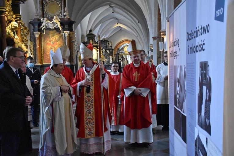Gdańsk. Wernisaż wystawy o ks. Józefie Walągu