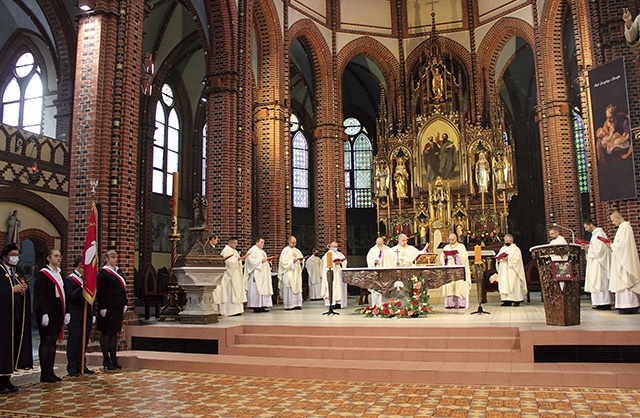 Mszy Świętej przewodniczył biskup Jan Kopiec.