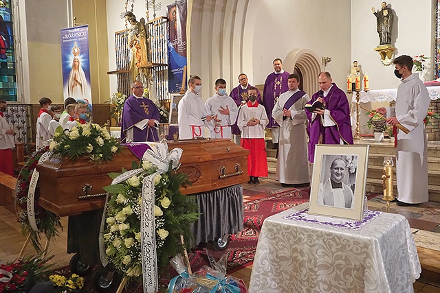 	Ceremonia ostatniego pożegnania w kościele Najświętszego Serca Pana Jezusa w Bytomiu.