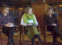 	Od lewej: Anna Miller, prof. Hanna-Barbara Gerl-Falkovitz i Marta Titaniec.