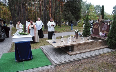 Pochówek na cmentarzu komunalnym w Stalowej Woli.