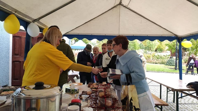 Biskup z odwiedzinami w dzierżoniowskim ZOL-u