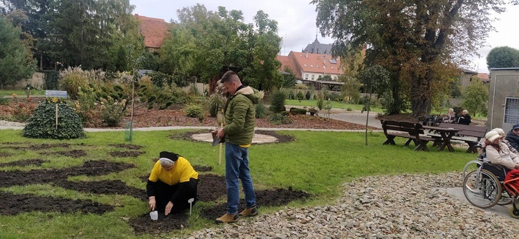 Biskup z odwiedzinami w dzierżoniowskim ZOL-u