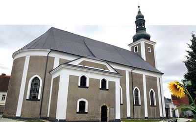 Pierwsza wzmianka o parafii pochodzi z 1269 r. Dwa kolejne kościoły strawiły pożary. Aktualny został konsekrowany 14 lipca 1813 r.