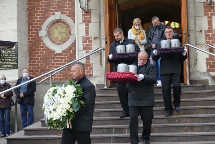 W Dniu Dziecka Utraconego w Bielsku-Białej odbył się pogrzeb 348 dzieci zmarłych przed narodzinami.