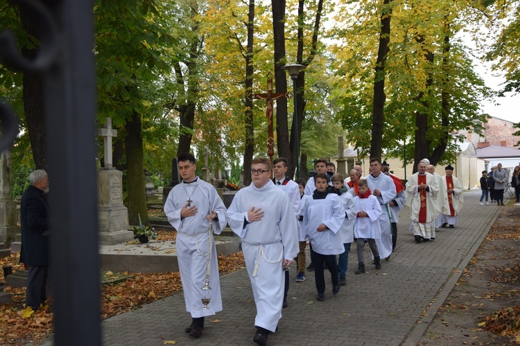 Wprowadzenie relikwii bł. Prymasa Tysiąclecia do Skierniewic