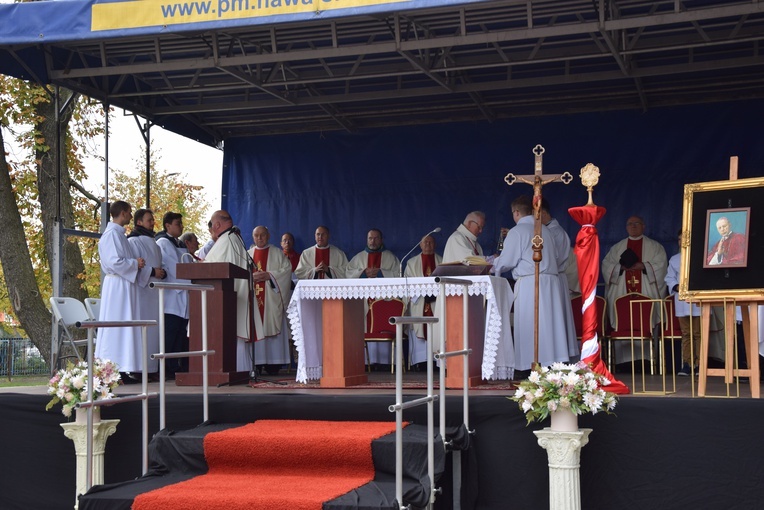 Wprowadzenie relikwii bł. Prymasa Tysiąclecia do Skierniewic