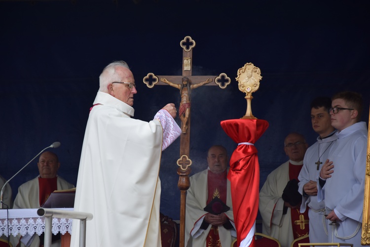 Wprowadzenie relikwii bł. Prymasa Tysiąclecia do Skierniewic