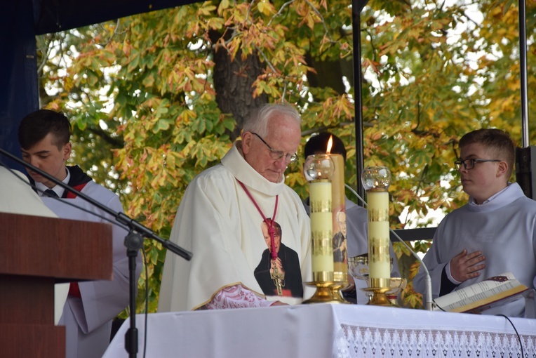 Wprowadzenie relikwii bł. Prymasa Tysiąclecia do Skierniewic