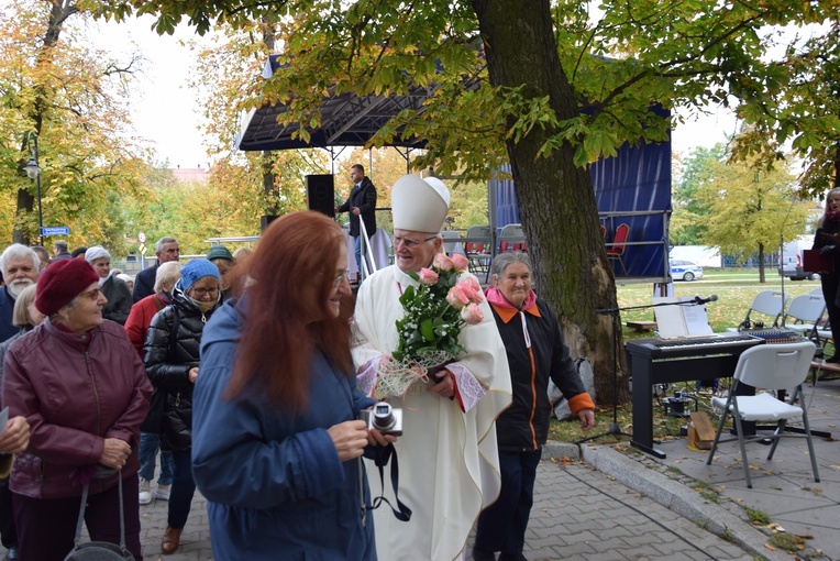 Wprowadzenie relikwii bł. Prymasa Tysiąclecia do Skierniewic