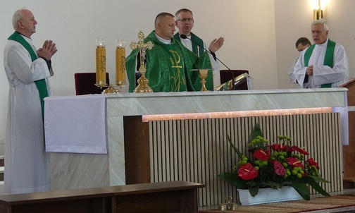Ks. Robert Kurpios przewodniczył Mszy św. z udzałem organizacji partnerskich Caritas, które wzięły udział w programie POPŻ.