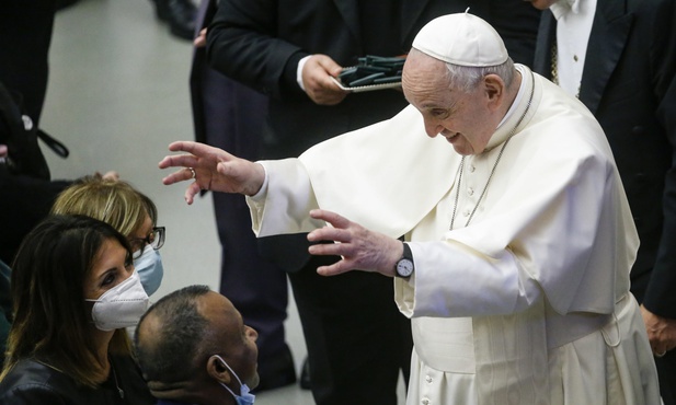 Papież uczy autentyzmu w relacjach i komunikacji