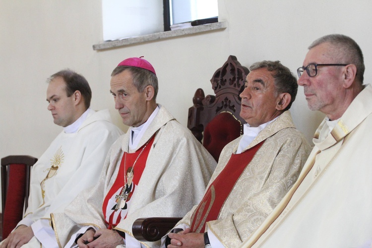 Łękawka. Pamięci kapłanów niezłomnych