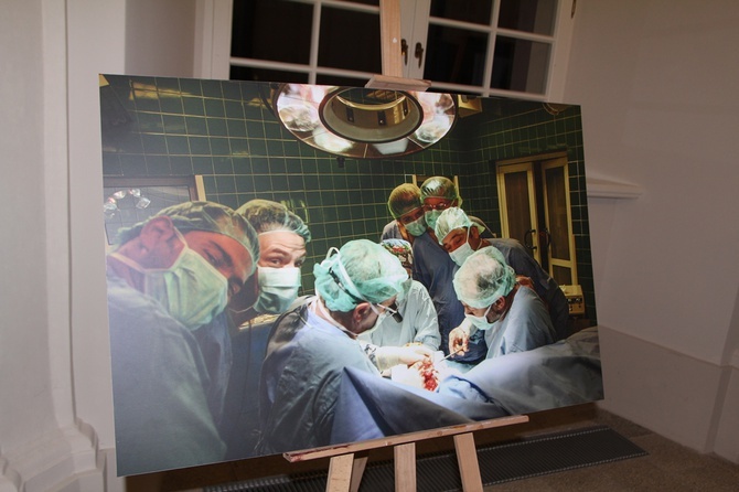 50. rocznica wykonania w Trzebnicy pierwszej w Europie udanej replantacji ręki