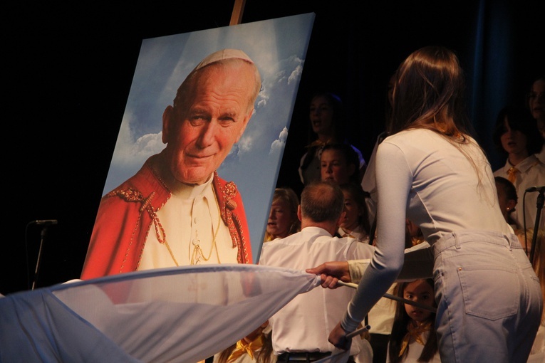 Brzesko. X Miesiąc Papieski i Ziarenka Nadziei dla św. Jana Pawła II