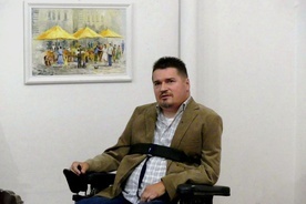 Jan Sporek podczas wernisażu wystawy jego prac w Galerii Domu Kultury Włókniarzy w Bielsku-Białej.