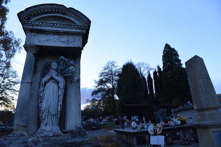 Nagrobki w Łososinie Górnej 