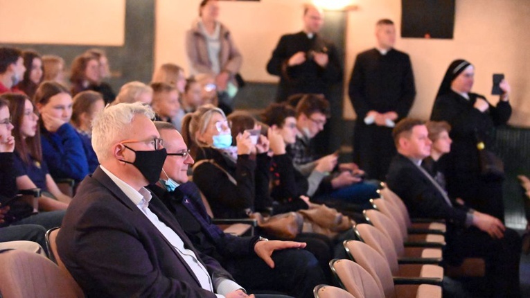 Skarby Jana Pawła II. Młodzi uczcili patrona Świdnicy