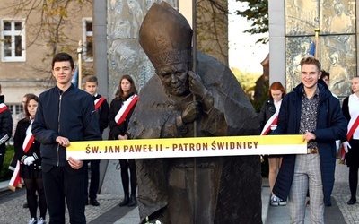 Skarby Jana Pawła II. Młodzi uczcili patrona Świdnicy