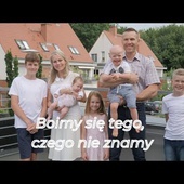 Dominik – chłopiec z Zespołem Downa, który zmienia serce na lepsze