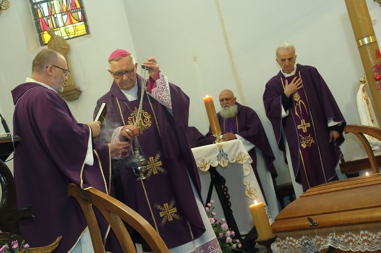 Uroczystości pogrzebowe zmarłego ks. Jana Borzyszkowskiego