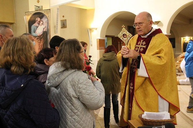 Wprowadzenie relikwii św. Rity do kościoła w Cygańskim Lesie