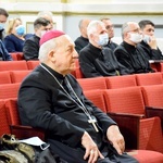 Obrady drugiej sesji plenarnej synodu diecezjalnego.
