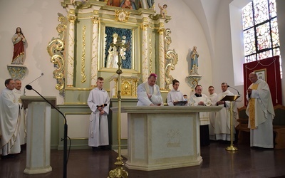 Poświęcenie nowego ołtarza w Luzinie