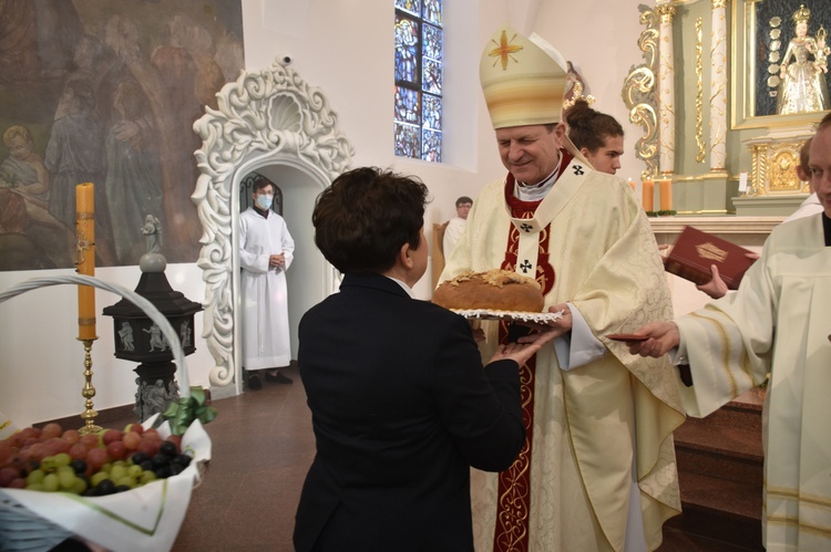 Konsekracja ołtarza w luzińskiej parafii