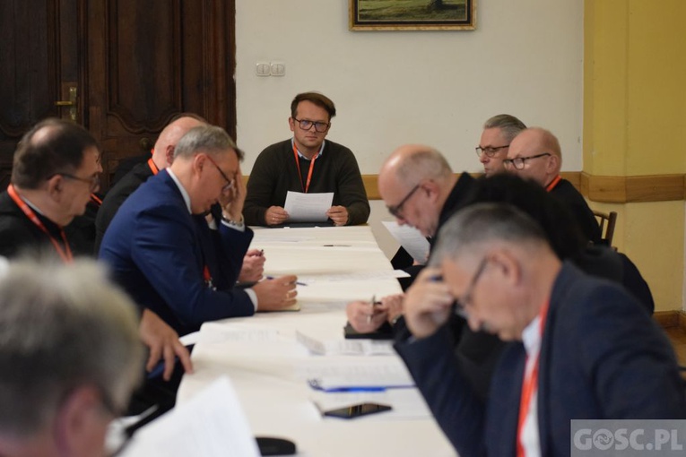 Synodalna praca w grupach