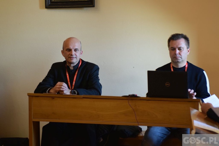 Synodalna praca w grupach