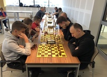 W mistrzostwach wzięło udział 40 szachistów.