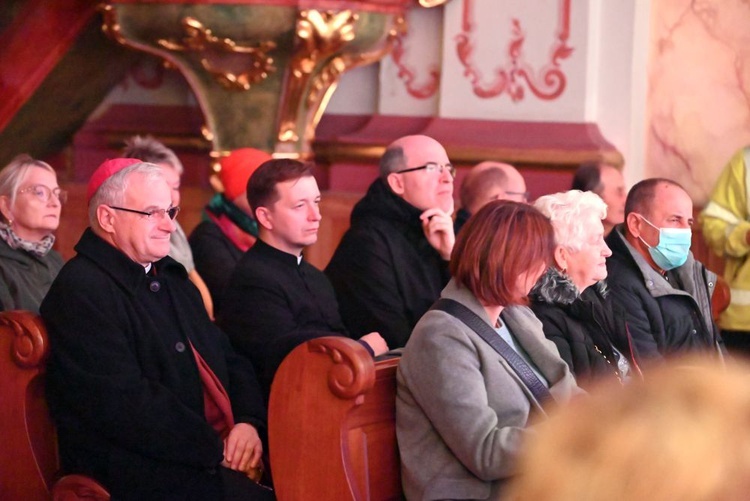 Świdnica. Rodzina "Sygnału Miłosierdzia" Janowi Pawłowi II