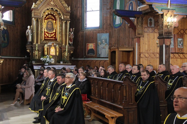 Jurków k. Limanowej. Nowa chorągiew Zakonu Rycerzy św. Jana Pawła II
