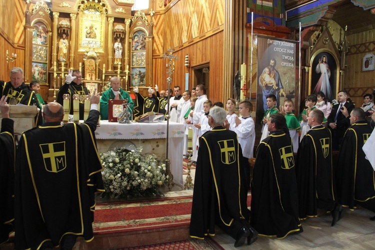 Jurków k. Limanowej. Nowa chorągiew Zakonu Rycerzy św. Jana Pawła II