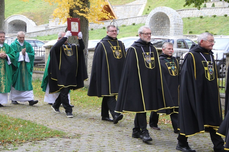 Jurków k. Limanowej. Nowa chorągiew Zakonu Rycerzy św. Jana Pawła II